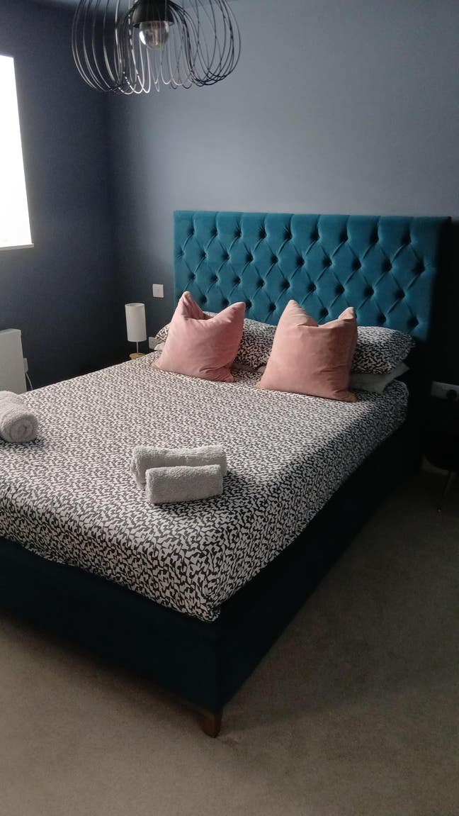 Modern, fully furnished with ensuite double ro Main Photo