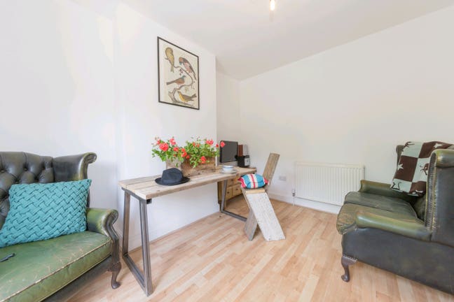 Stylish 4-Bed House | Huge Garden & Parking NW4 Main Photo
