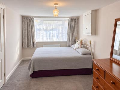 Large bedroom, bathroom, lounge, kitchen annexe   Main Photo