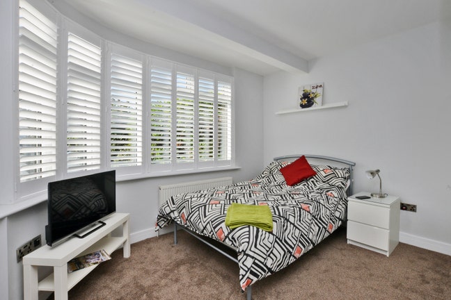 ⭐ 5 Min Walk to Woking Station- Ideal for Mclaren⭐ Main Photo