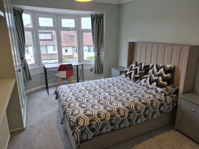 Large double room in South Croydon Main Photo