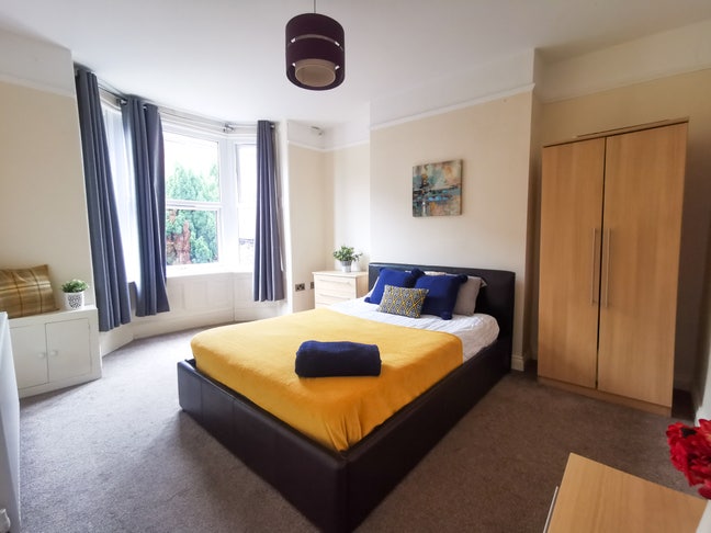 Hospital 20 Min🚶‍♂️- Ensuite - Large Double Room Main Photo