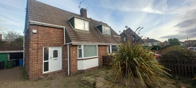  Bright  Doubled  Bed  in  Whitburn,  Professional preferred.
 Main Photo