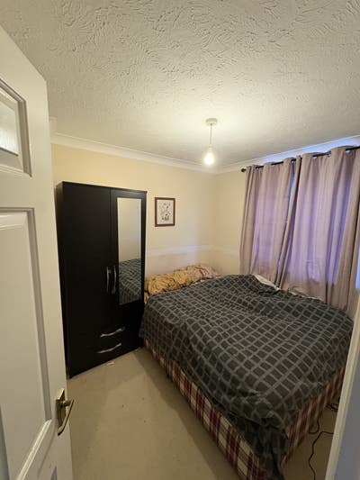 One large bedroom  Main Photo