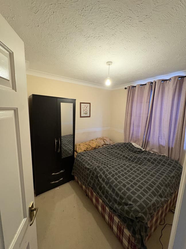 One large bedroom  Main Photo
