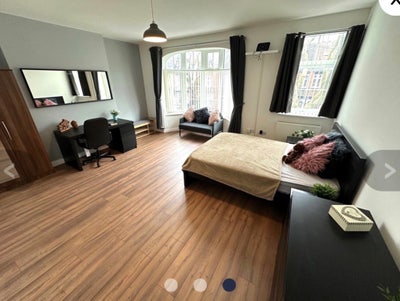 A spacious fully furnished 1st floor double room Main Photo