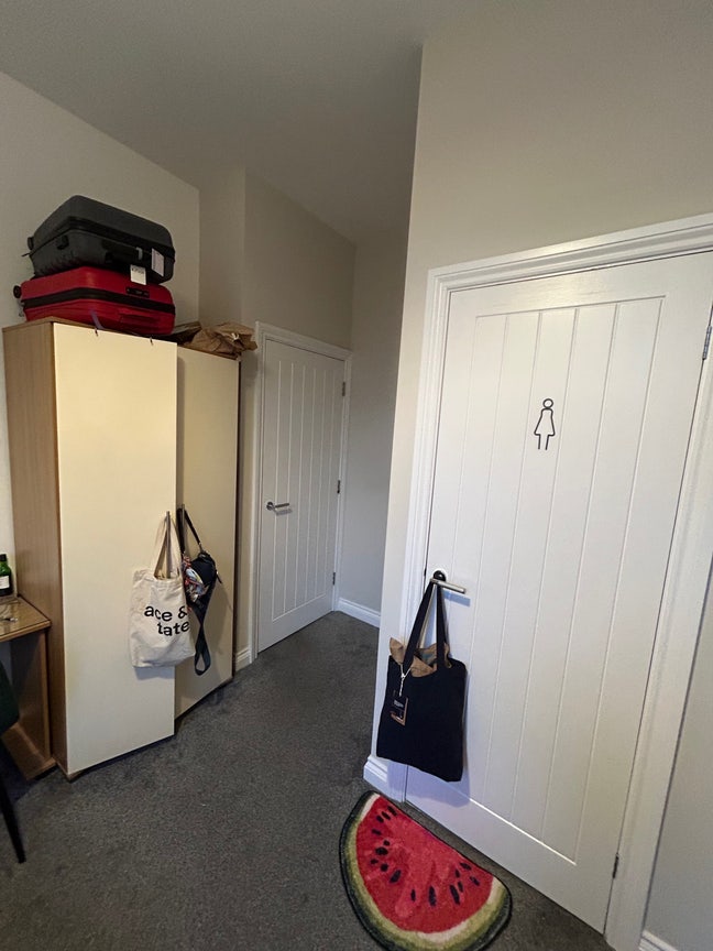 Bright & Modern Ensuite Room in Leeds City Centre  Main Photo