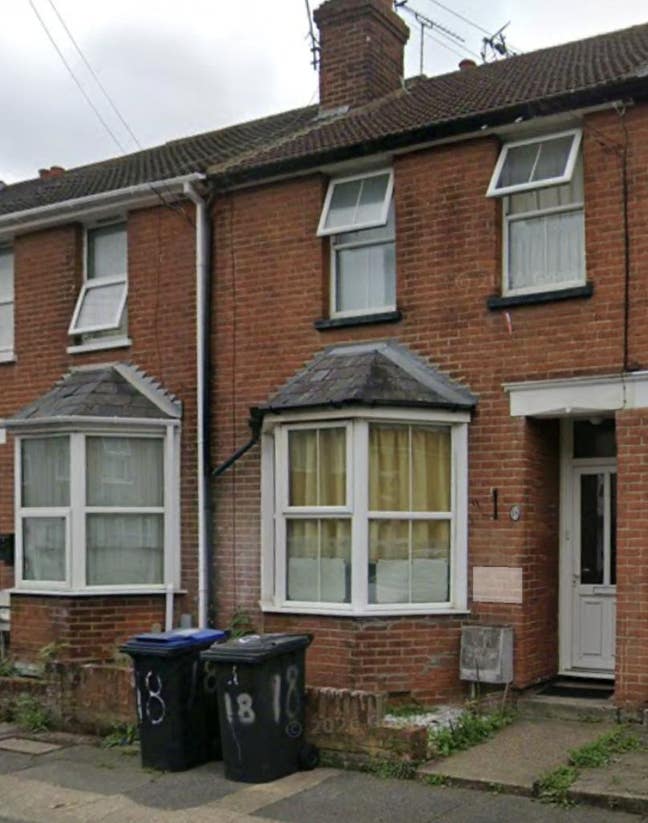 4-bedroom, 1-bathroom terraced  Main Photo