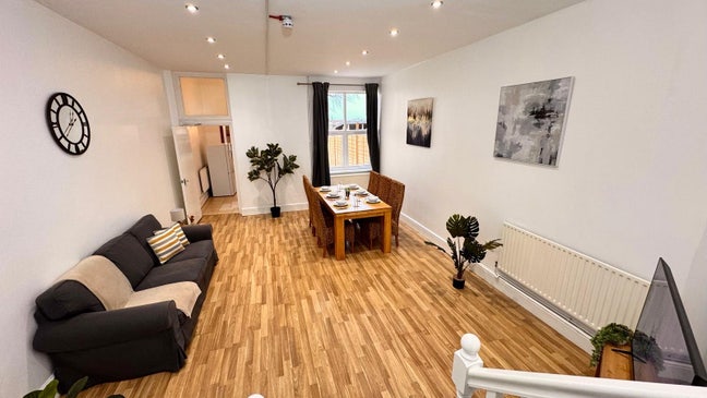 3 Double Bedrooms Available  Main Photo