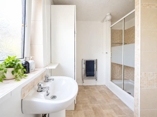 Linklater | &pound;620 Doubles | Bills & Cleaning Main Photo