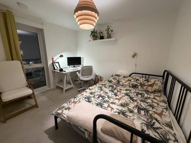 Cozy & spacious bedroom with own bathroom @Canton Main Photo