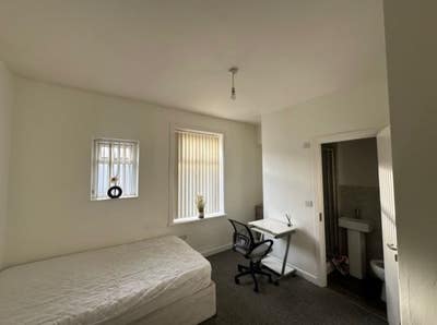 Spacious 2 Double Room Is Available In - BB11 4PE Main Photo