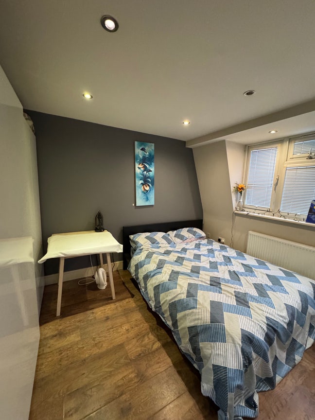 Large self contained studio - bills included  Main Photo