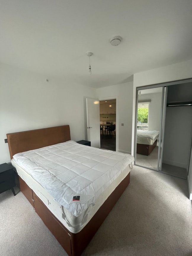 Spacious Double Room with Private Bathroom EastLDN Main Photo