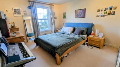 Room Available in Modern Flat - Couple Preferred! Main Photo