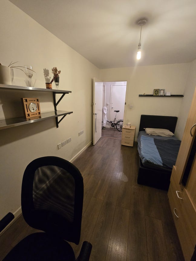 Cozy double room in a friendly flat in Feltham Main Photo