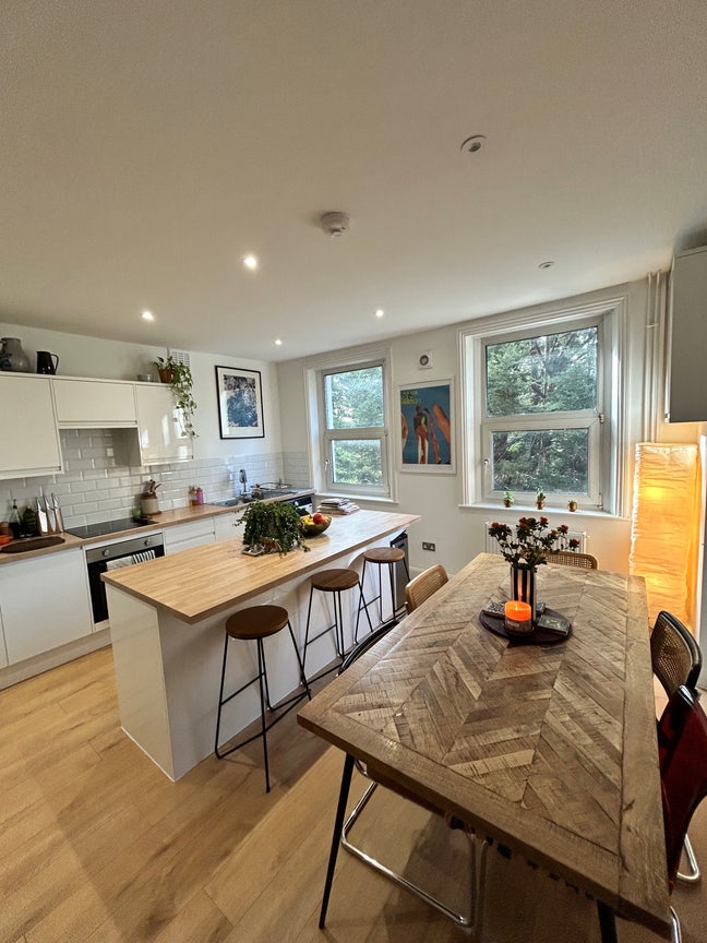 Large double - Peckham/Nunhead (2-3 mo) Main Photo