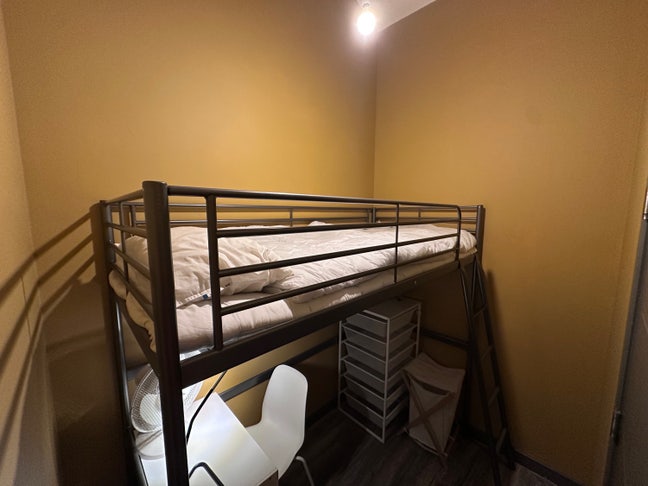 Furnished Single Room Available Immediately! Main Photo