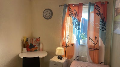 A room for rent in a 4 bedroom detached house  Main Photo
