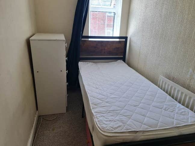 Single Room Available in DH2 Main Photo