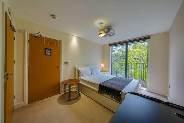 Bright Ensuite Double Room With Balcony Main Photo