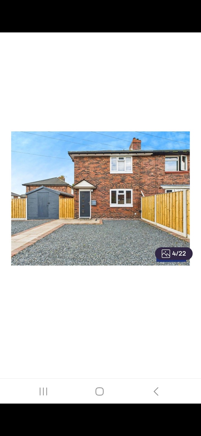Double and single room available in semi detached  Main Photo