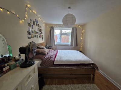 Double Room in Spacious Flat in Edgbaston  Main Photo