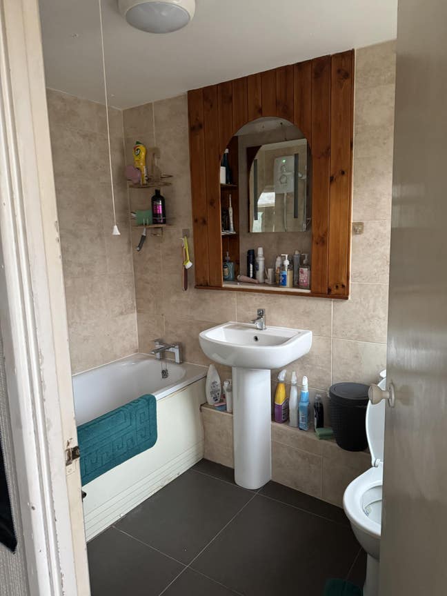 2x Double rooms available HP52AZ Bills Included Main Photo