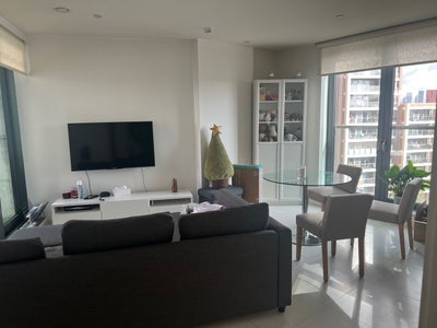 Double room in modern flat | canary wharf | Dec  Main Photo