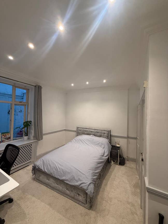 Double room in 3 bed flat - Lancaster Gate Main Photo