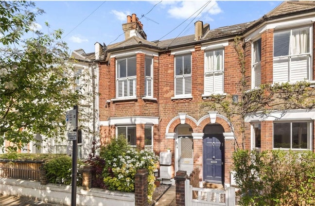 2 bed flat ground floor with garden  Main Photo