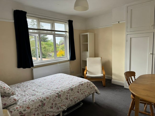 Bright, sunny quiet double room Main Photo
