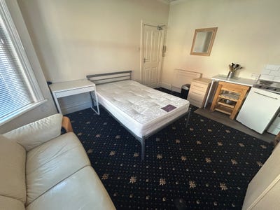 Double Bedroom - Furnished! Main Photo