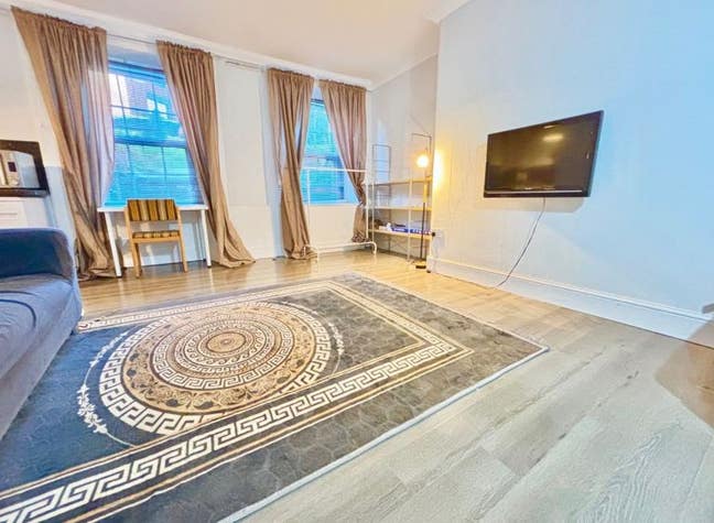 ✨  Spacious Studio Flat to Rent – G12 8JH Main Photo