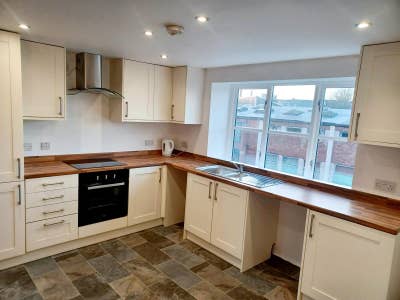 Newly Refurbished Two-Bed Flat in Armley, LS12 Main Photo
