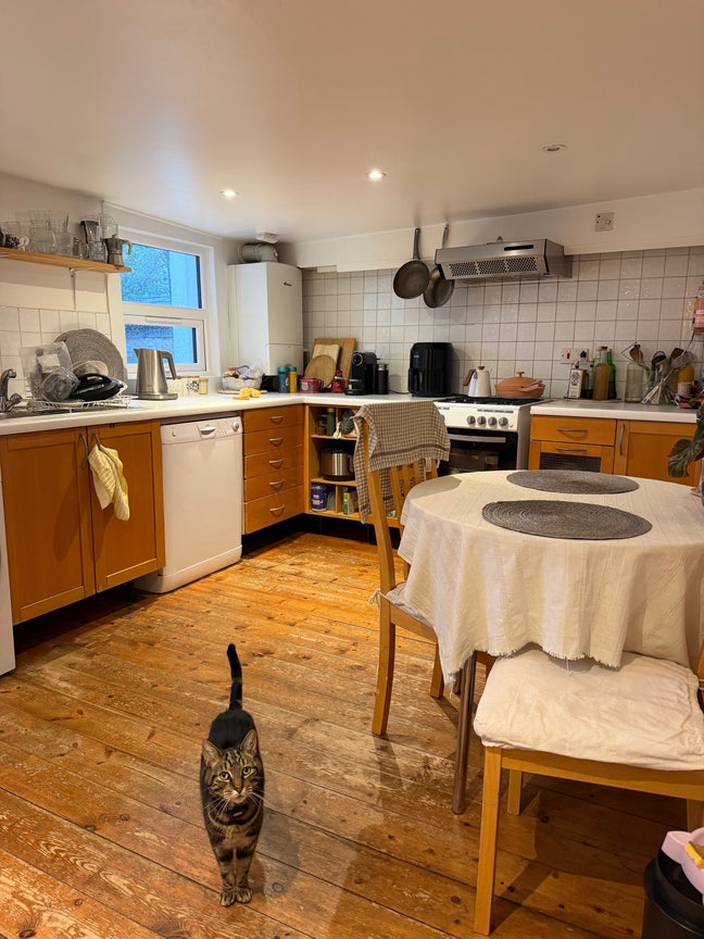 SUBLET in Highgate Hill north London Main Photo