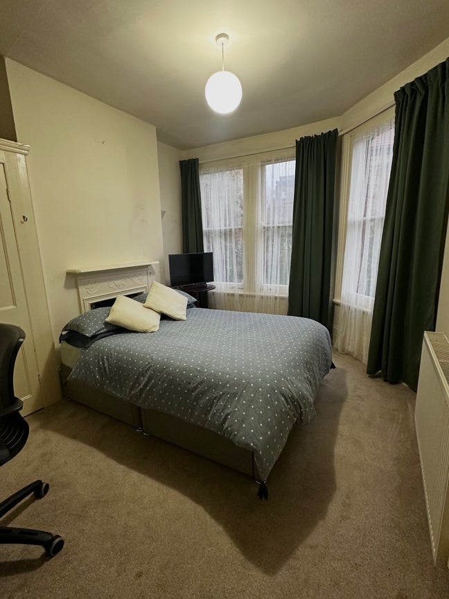 A Large Double Room for Professional N8 Main Photo