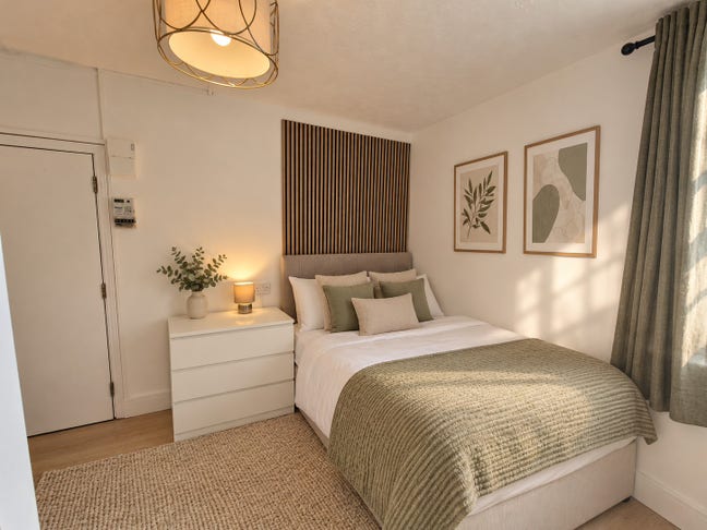 Stunning Furnished Double Room with Ensuite Main Photo