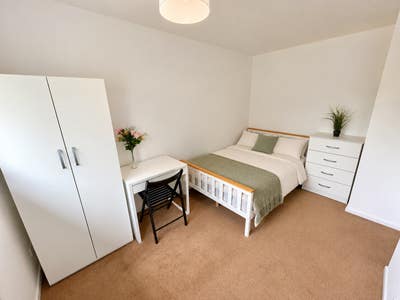 Bright Double Room Near Mudchute DLR Main Photo