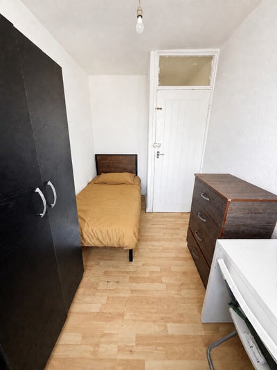 Cosy Single Room Near All Saints DLR Main Photo