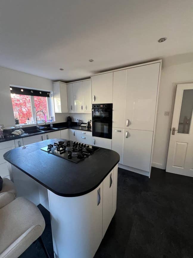 Spacious Furnished Rooms Available – Wessex Road,  Main Photo