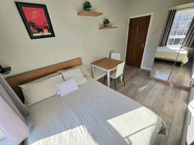 Top floor bedrooms -  Liverpool st/ Brick Lane E1 Main Photo