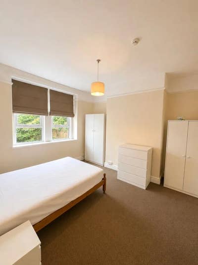 Bright and spacious garden flat Main Photo