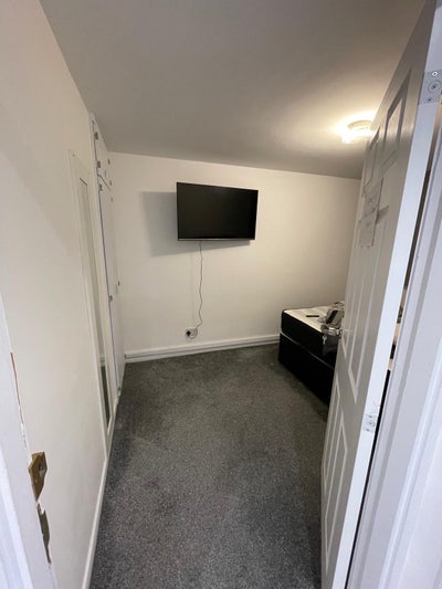Single Room for Rent for single occupant. Main Photo