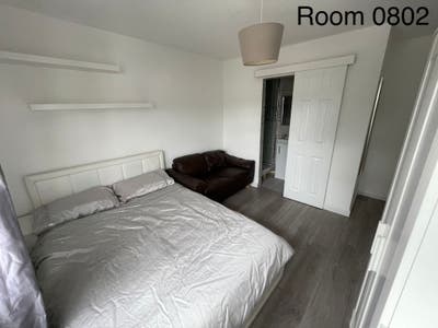 0802/05 - Large Double EnSuite - Top Location Main Photo