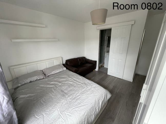 0802/05 - Large Double EnSuite - Top Location Main Photo