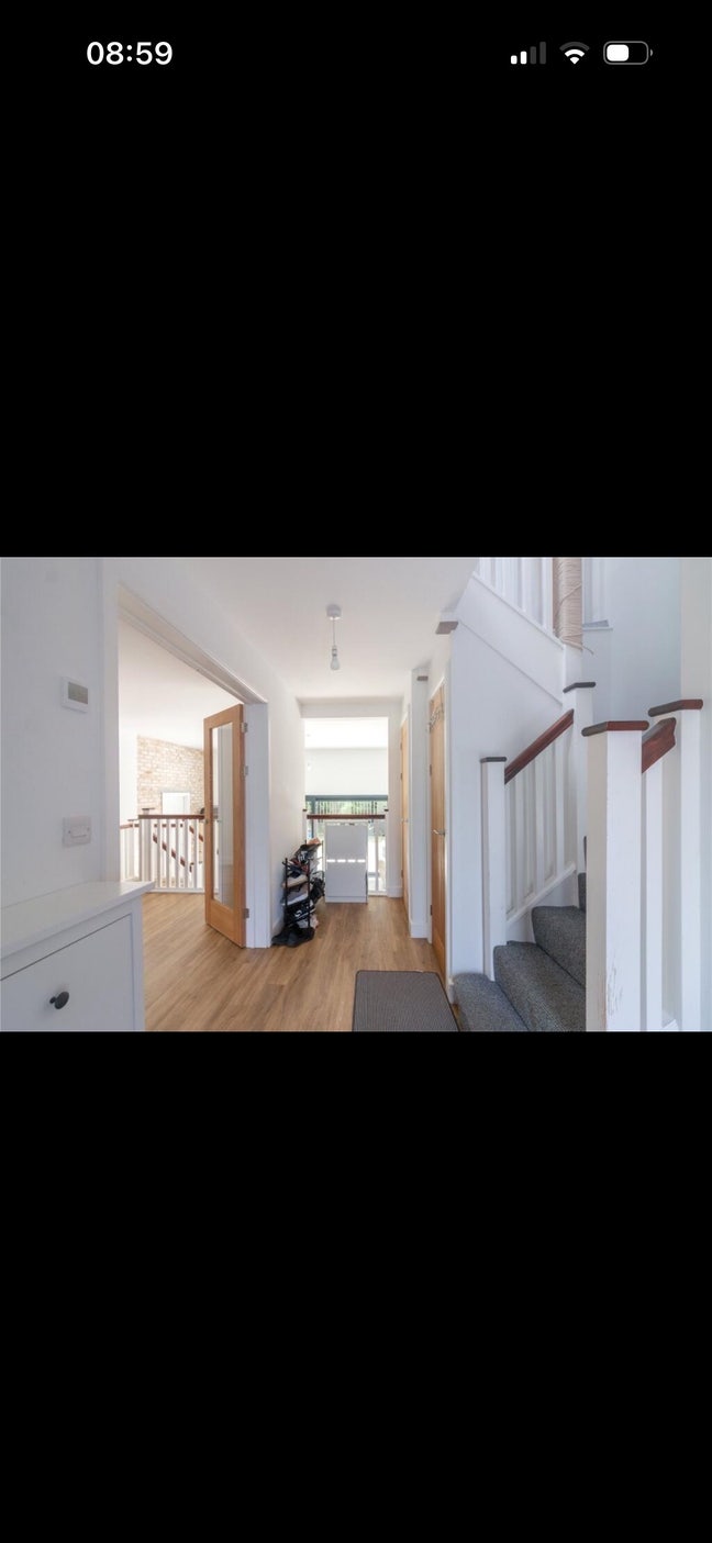 Large modern double room Main Photo
