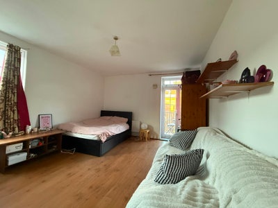 Large double room in Clapham Park/Brixton Hill Main Photo