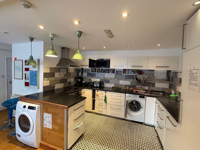 Double room/ En-suite/ &pound;895/ Bills included  Main Photo