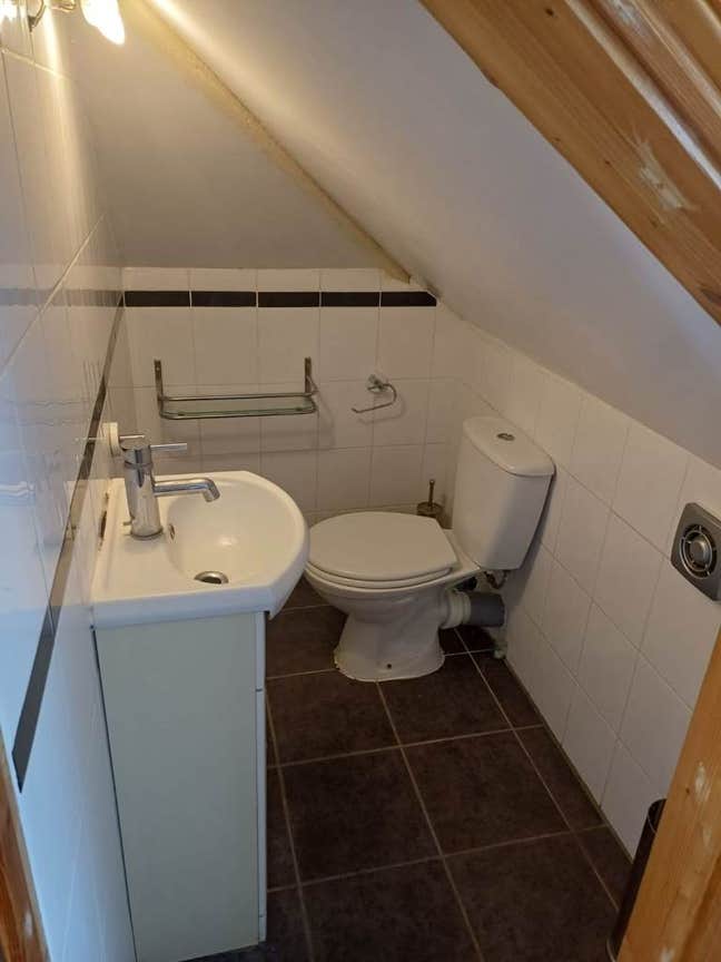 🏡 Spacious Single Room | Private Toilet | (TW5) Main Photo